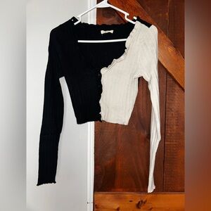 La Hearts Cream V-Neck Sweater